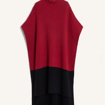 La Doublej Make An Entrance Cape Bicolor In Bicolor Burgundy And Black