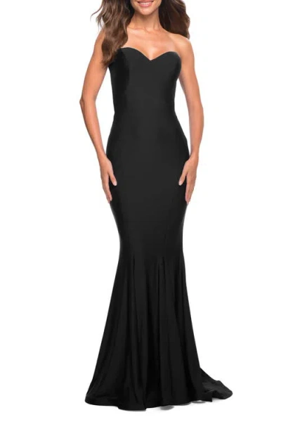 La Femme Chic Jersey Gown With Sweetheart Neckline In Black