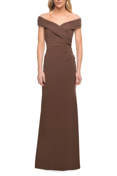 La Femme Off The Shoulder Jersey Dress With Ruching In Cocoa