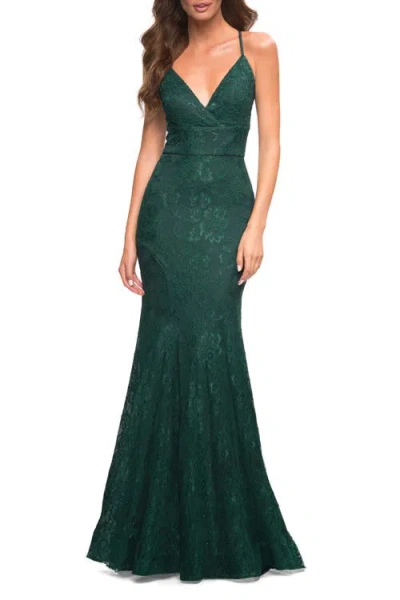 La Femme Stretch Lace Gown With Flattering Seams At Waist In Emerald
