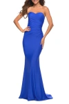 La Femme Sweetheart Strapless Gown With Side Ruching In Royal Blue