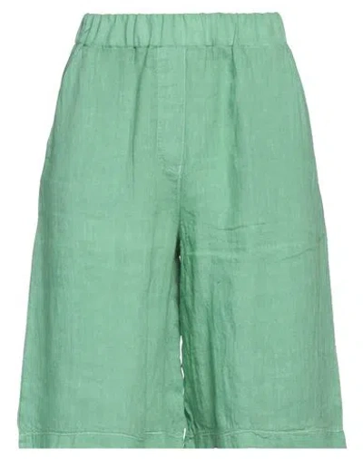 La Fileria Woman Shorts & Bermuda Shorts Green Size 8 Linen