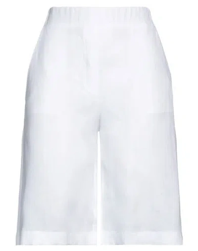 La Fileria Woman Shorts & Bermuda Shorts White Size 6 Linen