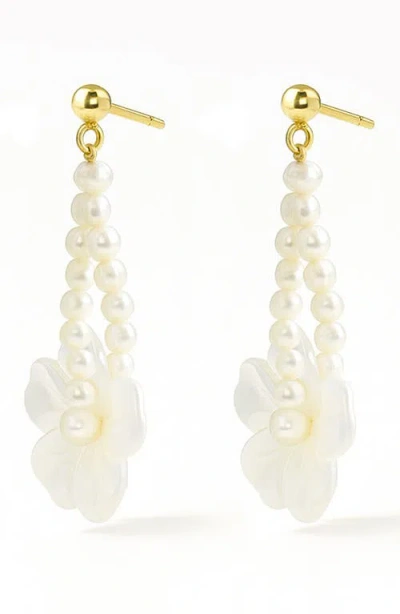 La Meno Flower Freshwater Pearl Hoop Earrings In White