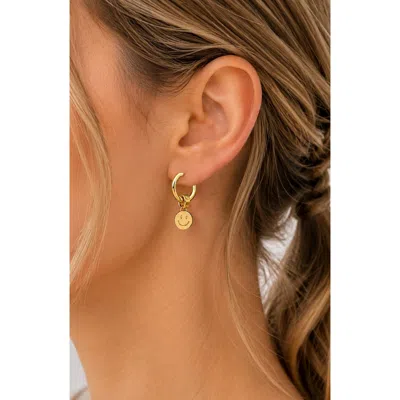 La Meno Happy Day Huggie Hoop Earrings In Gold