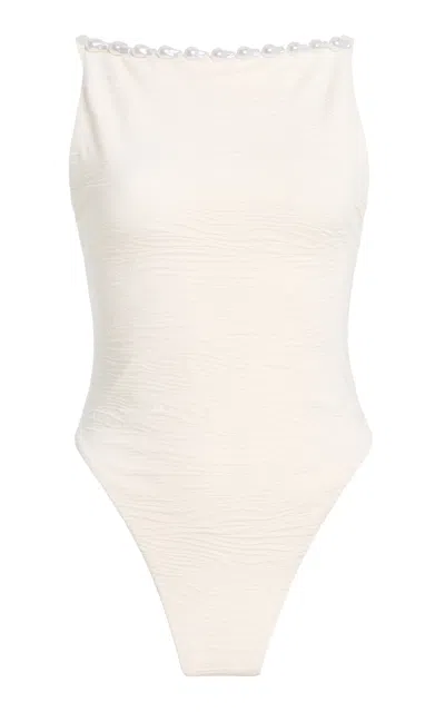 La Porte Moda Operandi In White