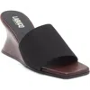 Labucq Gio Wedge Heel In Black