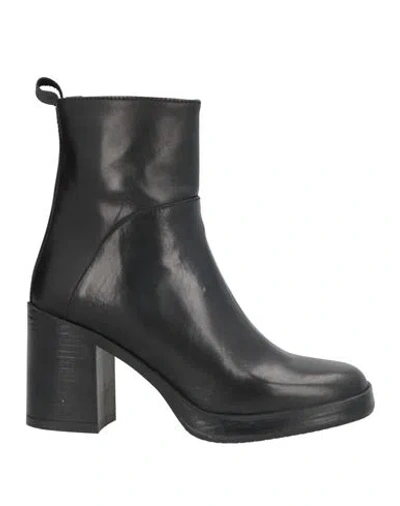 Lace-up Woman Ankle Boots Black Size 7 Calfskin