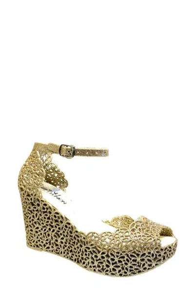 Lady Couture Fun Wedge Sandal In Gold