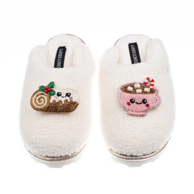 Laines London Women's Black Teddy Closed Toe Slippers With Christmas Yule Log & Hot Chocolate Brooches - Cream In White