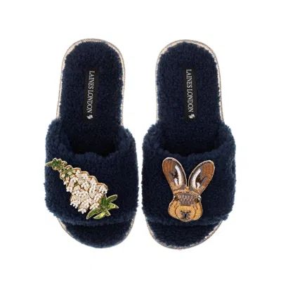 Laines London Women's Blue Teddy Toweling Slipper Sliders With Hare & White Foxglove Flower Brooches - Navy