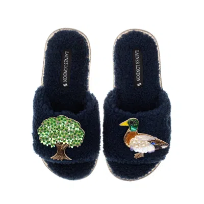 Laines London Women's Blue Teddy Toweling Slipper Sliders With Oak Tree & Duck Brooches - Navy
