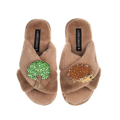 Laines London Women's Brown Classic Laines Slippers With Hedgehog & Oak Tree Brooches - Toffee