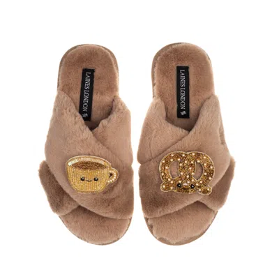 Laines London Women's Brown Classic Slippers With Laines Loveables Hot Chocolate & Pretzel Brooches - Toffee