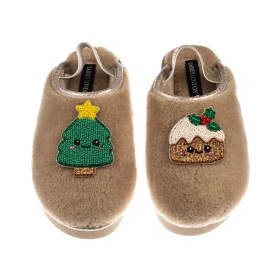 Laines London Women's Brown / Gold / Neutrals Flatform Cloud Slippers With Christmas Lovable Pudding & Tree Brooch In Multi
