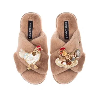 Laines London Women's Brown / Neutrals Classic Laines Slippers With Chicken & Hen On Nest Brooches - Toffee