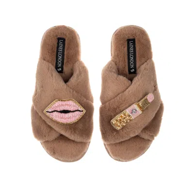 Laines London Women's Brown / Neutrals Classic Laines Slippers With Pink Lipstick & Lips Brooches - Toffee