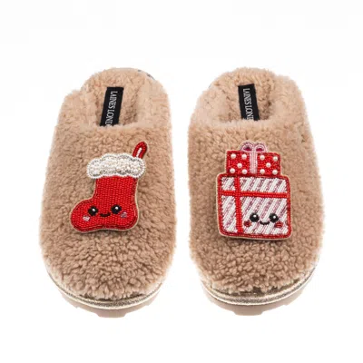 Laines London Women's Brown / Neutrals Teddy Closed Toe Slippers With Christmas Lovable Stocking & Gift Brooches - In Multi