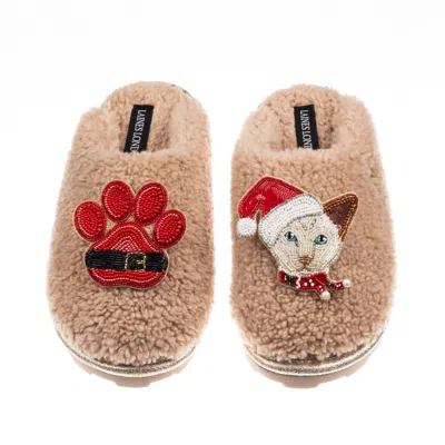 Laines London Women's Brown / Neutrals Teddy Closed Toe Slippers With Christmas White Siamese Cat & Paw Brooches - In Multi