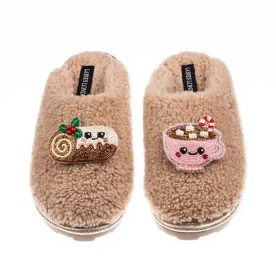 Laines London Women's Brown / Neutrals Teddy Closed Toe Slippers With Christmas Yule Log & Hot Chocolate Brooches 