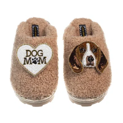 Laines London Women's Brown Teddy Closed Toe Slippers With Beagle & Dog Mum / Mom Brooches - Toffee