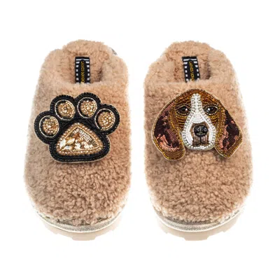 Laines London Women's Brown Teddy Closed Toe Slippers With Beagle & Paw Brooches - Toffee