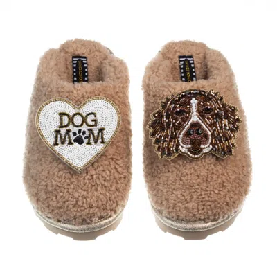Laines London Women's Brown Teddy Closed Toe Slippers With Duke The Spaniel & Dog Mum / Mom Brooches - Toffee