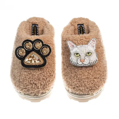 Laines London Women's Brown Teddy Closed Toe Slippers With Lily The White Cat & Paw Brooches - Toffee