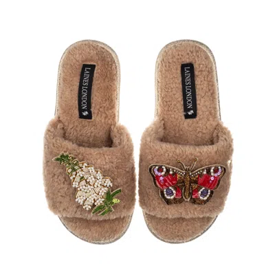 Laines London Women's Brown Teddy Toweling Slipper Sliders With White Foxglove Flowers & Butterfly Brooches - Toff