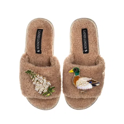 Laines London Women's Brown Teddy Toweling Slipper Sliders With White Foxglove Flowers & Duck Brooches - Toffee