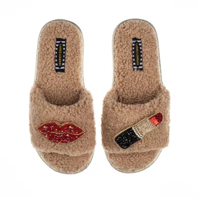 Laines London Women's Brown Teddy Towelling Slipper Sliders With Artisan Red & Gold Pucker Up Brooches - Toffee