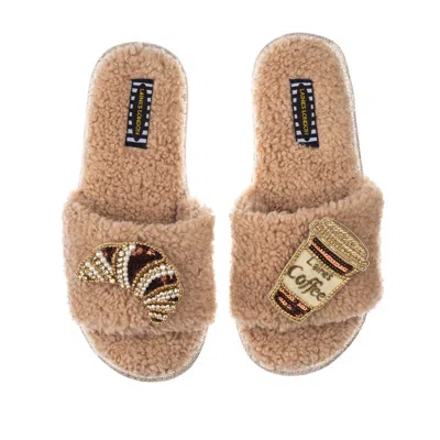Laines London Women's Brown Teddy Toweling Slipper Sliders With Coffee & Croissant Brooches - Toffee