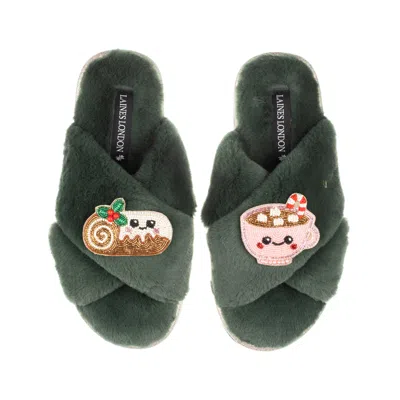 Laines London Women's Classic Slippers With Christmas Laines Lovable Yule Log & Hot Chocolate Brooches - Limited E In Green