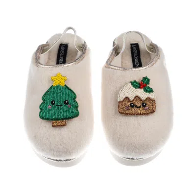 Laines London Women's Gold / Neutrals / White Flatform Cloud Slippers With Christmas Lovable Pudding & Tree Brooch
