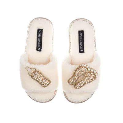 Laines London Women's Gold / Neutrals / White Teddy Towelling Slipper Sliders With Gold New Baby Brooches - Cream In Gold/white