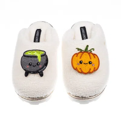 Laines London Women's Neutrals / White Closed Toe Slippers With Limited Edition Laines Lovables Pumpkin & Cauldron