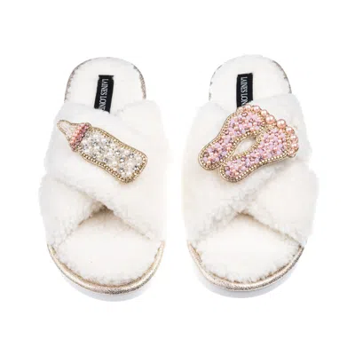 Laines London Women's Neutrals / White Laines Neutral Boucle Slippers With Pink New Baby Girl Brooches - Cream