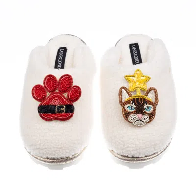 Laines London Women's Neutrals / White Teddy Closed Toe Slippers With Christmas Brown/orange Tabby Cat & Paw Brooc
