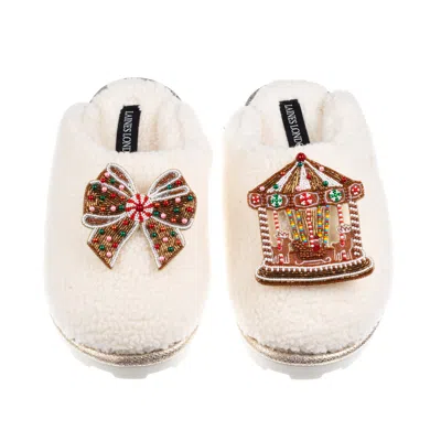Laines London Women's Neutrals / White Teddy Closed Toe Slippers With Christmas Gingerbread Bow & Carousel Brooche