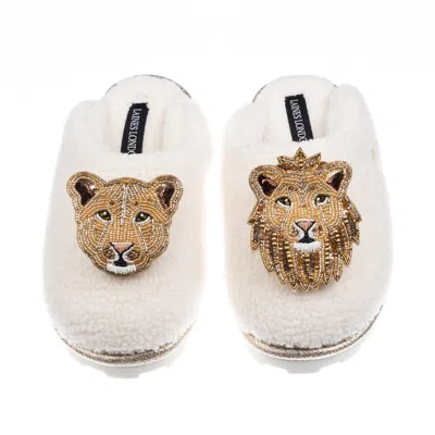 Laines London Women's Neutrals / White Teddy Closed Toe Slippers With Lion & Lioness Brooch - Cream