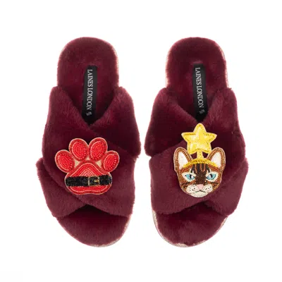 Laines London Women's Red Classic Slippers With Christmas Brown/orange Tabby Cat & Paw Brooches - Limited Edition  In Burgundy