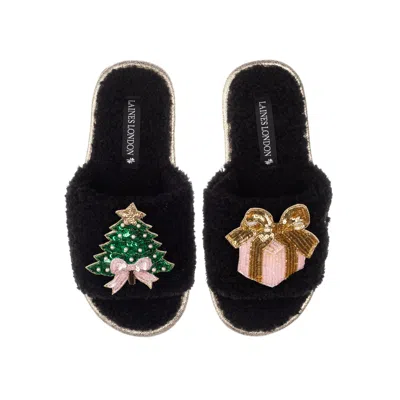 Laines London Women's Teddy Towelling Slipper Sliders With Christmas Tree & Gift Brooches - Black