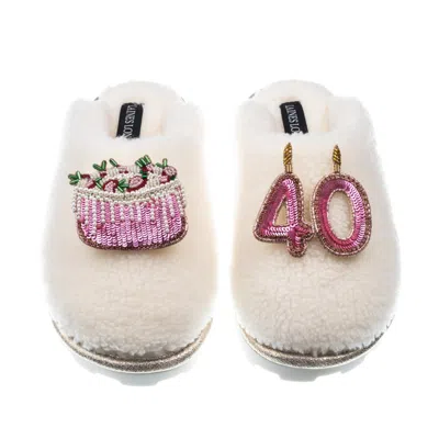Laines London Women's White Teddy Closed Toe Slippers With 40th Birthday & Cake Brooches - Cream