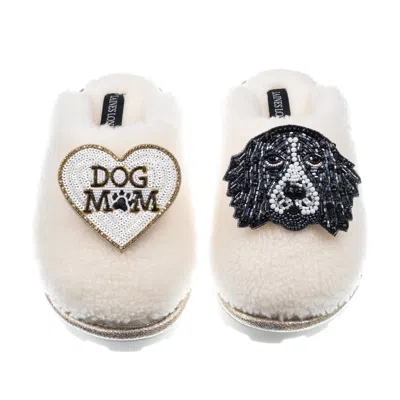 Laines London Women's White Teddy Closed Toe Slippers With Bentley The Spaniel & Dog Mum / Mom Brooches - Cream