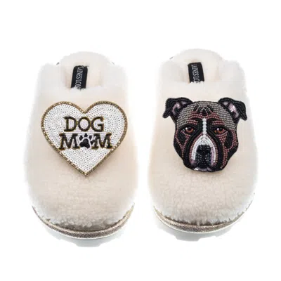 Laines London Women's White Teddy Closed Toe Slippers With Luna-rose The Staffy & Dog Mum / Mom Brooches - Cream