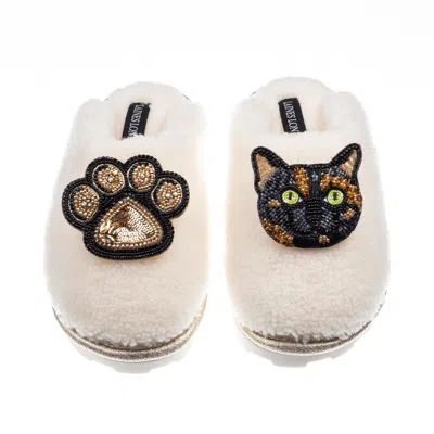 Laines London Women's White Teddy Closed Toe Slippers With Misty Cat & Paw Brooches - Cream