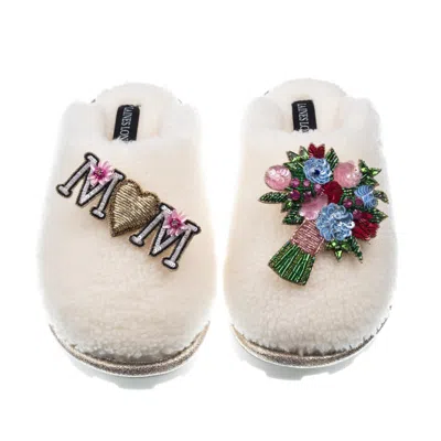 Laines London Women's White Teddy Closed Toe Slippers With Mother's Day Flower Bouquet & Mum / Mom Brooches - Crea