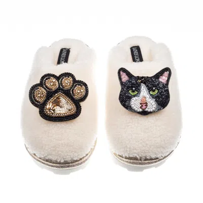 Laines London Women's White Teddy Closed Toe Slippers With Oreo Cat & Paw Brooches - Cream