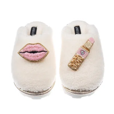 Laines London Women's White Teddy Closed Toe Slippers With Pink Lipstick & Lips Brooches - Cream