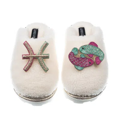 Laines London Women's White Teddy Closed Toe Slippers With Pisces Zodic Brooches - Cream
